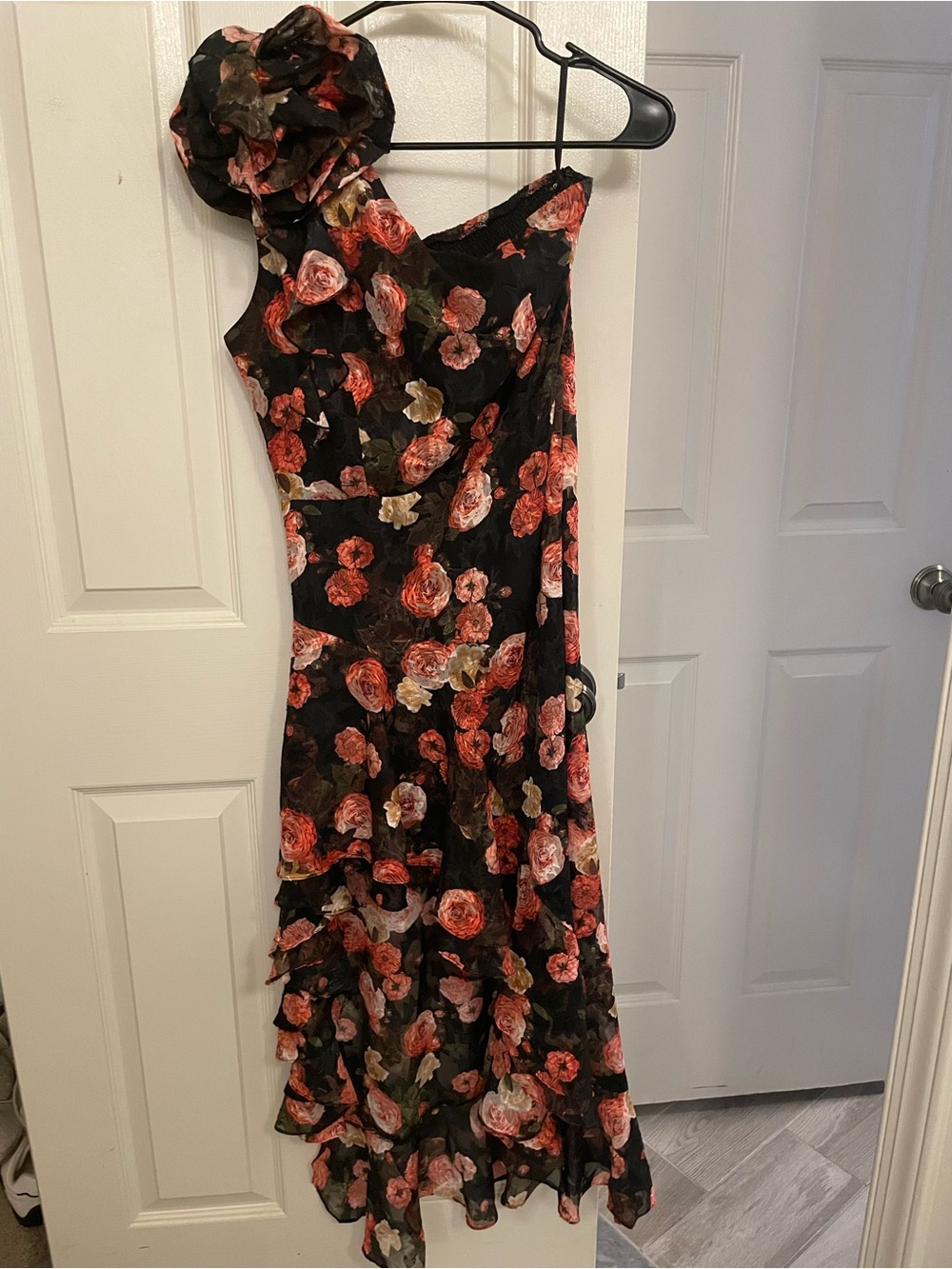 Grace Karin off shoulder midi dress, NWT sz 8, black/ red floral print ruffles